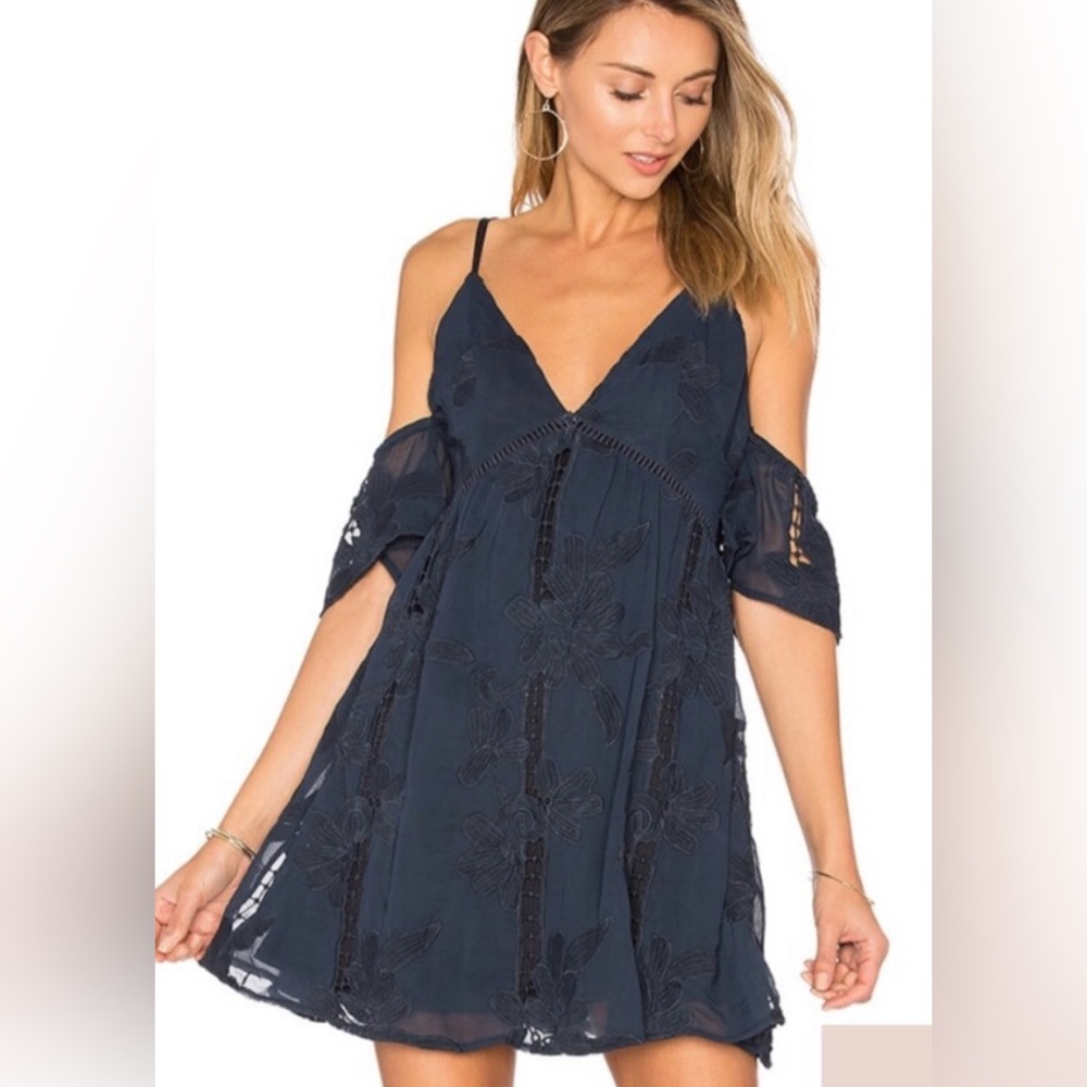 LOVERS + FRIEND mini dress navy lace cold shoulder size Medium